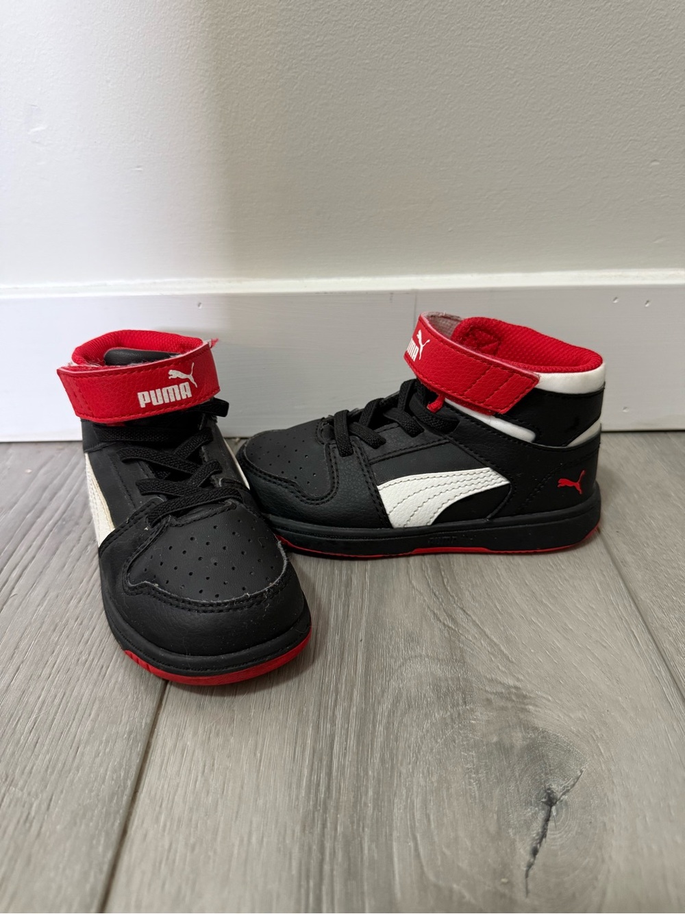 Toddler sz8 puma runners